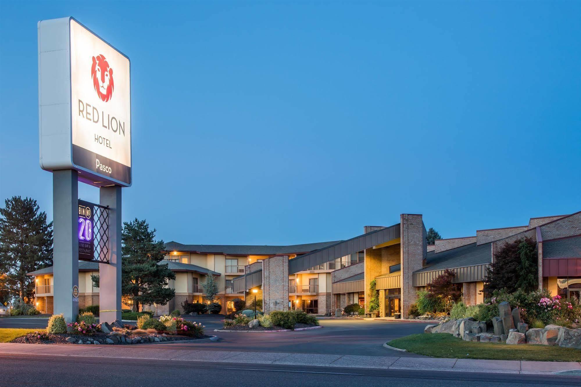 Red Lion Hotel Pasco Airport & Conference Center Exterior foto